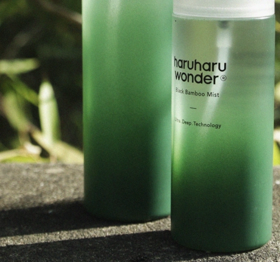 Haruharu Wonder Black Bamboo nawilżająca mgiełka do twarzy 150 ml