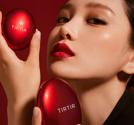 TIRTIR Mask Fit Red Cushion SPF 40 PA++ długotrwały podkład do twarzy w kompakcie 17C Porcelain 18g