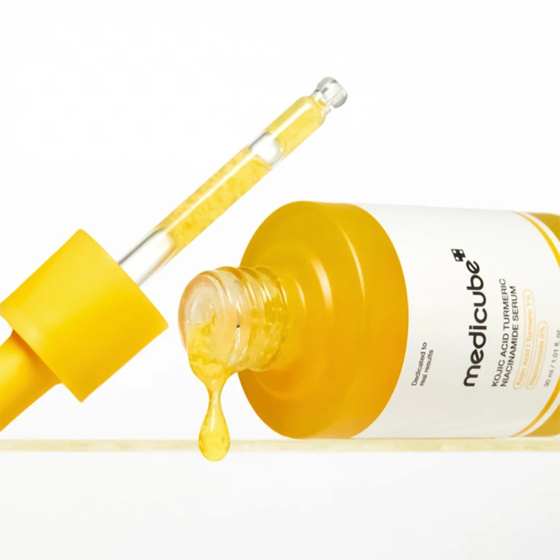 Medicube Kojic Acid Turmeric Niacinamide Serum rozświetlające serum z kwasem kojowym na przebarwienia 30 ml