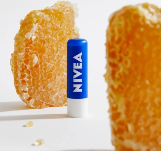 NIVEA pielęgnująca pomadka do ust Original Care 4,8g